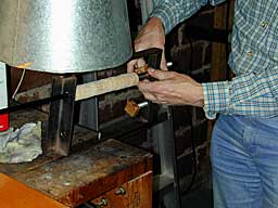 Pressing the cork together